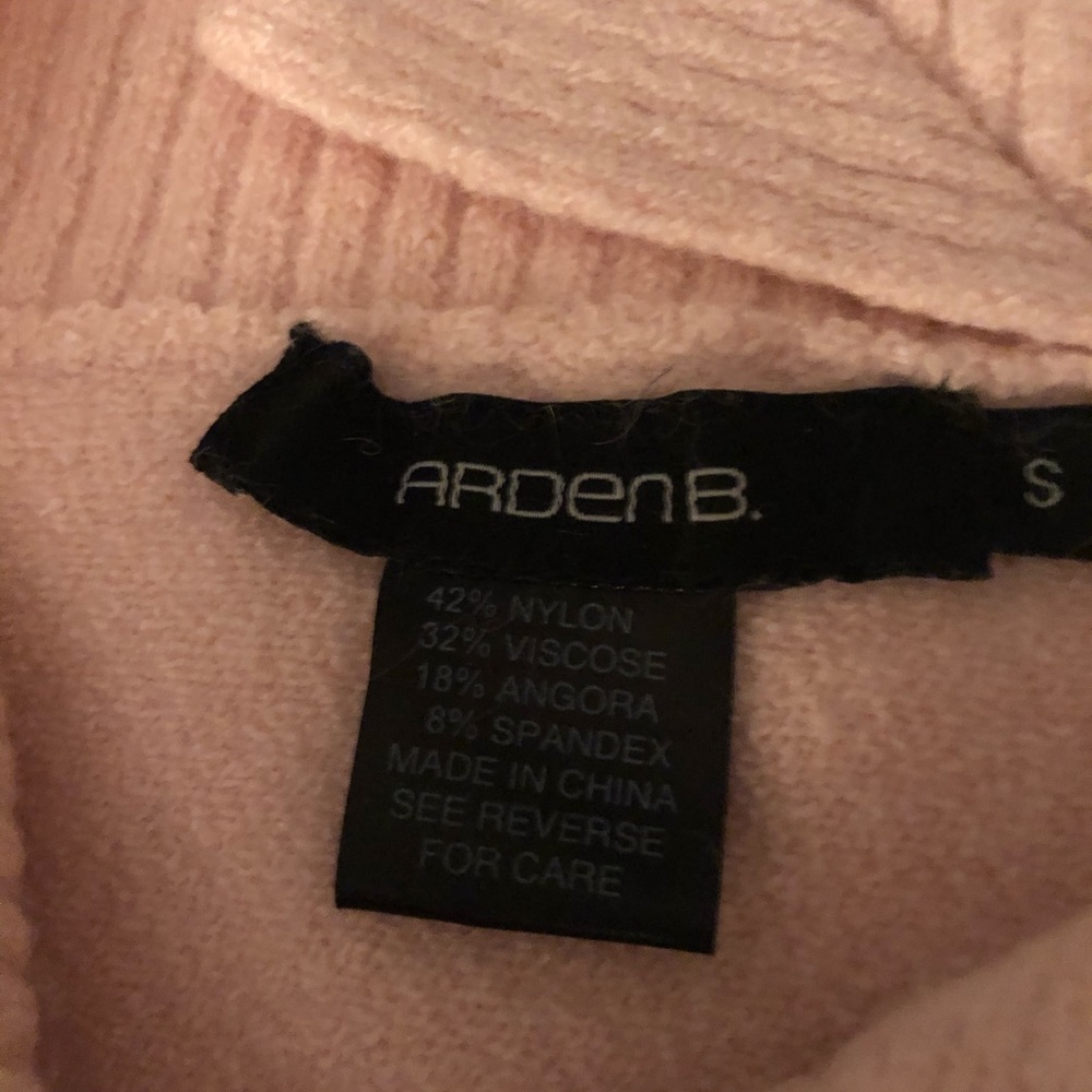 Arden B v-neck sweater